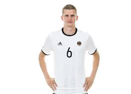 Nach 1964 richtet tokio zum zweiten mal olympische spiele aus. Schlicht Und Mit Adler Das Deutsche Olympia Trikot Falsche Neun