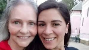 Dos olhos verdes abissais à voz rouca que lhe emprestou o sobrenome artístico, esta angela ( que como outra grande cantora. Angela Ro Ro Diz Que Namorada 30 Anos Mais Jovem E O Maior Amor Da Sua Vida Famosos Extra Online