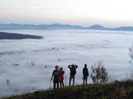 Bukit botak is a 4.3 kilometer moderately trafficked out and back trail located near bandar puncak alam, selangor, malaysia that features beautiful wild flowers and is rated as moderate. Lokasi Dan Biaya Masuk Bukit Gundul Di Bukit Sipiso Piso Pariwisata Sumut