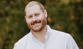 How does a recruiter find a job for himself? This man sent out 39  applications in less than a month, and he's not giving up: 'I'm just  throwing as many darts at