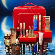 Estée Lauder Blockbuster Festive Edition The ultimate gift featuring 7  full-size favourites