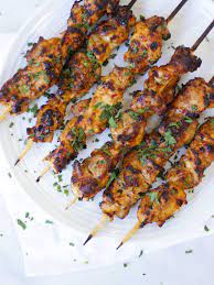 Easy And Delicious Chicken Kebabs This Recipe Includes A Tasty Yoghurt Marinade These Chicken Keba Chicken Kebab Recipe Kabob Recipes Grilled Chicken Recipes