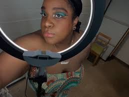 Views from my Theatre Makeup Course….. •Abstract Orchid •Special Effects ⚠️  •Gross facial muscletal anatomy •Feminine Stage makeup •60s makeup  •Masculine Stage makeup •Barbie Bibble Drag makeup •Aged stage makeup