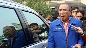 Mantan politikus dan pendiri partai demokrat, max sopacua, ikut bersuara terkait langkah ketua majelis tinggi partai demokrat susilo bambang yudhoyono jadi kita melihat ruapanya ahy tidak punya kapabilitas untuk menyelesaikan masalah, kata pria yang juga mantan politikus partai emas ini. Max Sopacua Keluar Dari Partai Emas Siapkan Klb Partai Demokrat