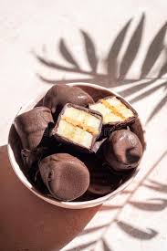L Idee Saine De Dessert Pour Des Enfants Font La Fete L Arbre De Noel Comestible Drole De Grenade De Kiwi Image Stock Image Du Kiwi Fete 102326349