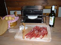 Le Brasero De Table Qui Permet De Cuire Le Fromage Et La Viande La Reblochonnade La Braserade La Raclette Et Bien D Autres S Reblochonnade Pierrade Raclette