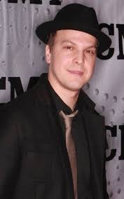 Who is Gavin DeGraw dating? Gavin DeGraw girlfriend, wife