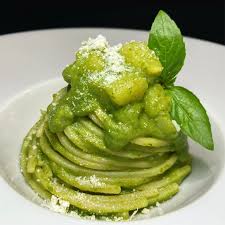 Con questa ricetta soprattutto in estate possiamo portare a tavola dei ci basta del basilico fresco, dell'olio d'oliva, dei pinoli, del parmigiano e, in pochi minuti, realizzeremo un pesto perfetto per condire la pasta, ma non. Pasta Armando Spaghetti Alla Chitarra Con Pesto Di Basilico E Patate