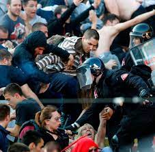 Hochwertige accessoires zum thema roter stern belgrad von unabhängigen designern aus der ganzen welt. 1 Fc Koln Roter Stern Belgrad Polizei Nimmt Iwan Den Schrecklichen Fest Welt