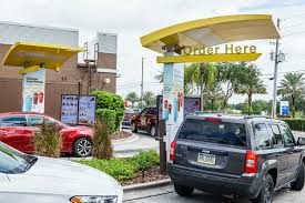 The entire drive thru is set on a timer around 3 minutes anything over that counts as a bad order and the car needs to be held before then. How Covid 19 Saved The Fast Food Drive Thru The Counter
