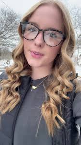 ignore my straight pieces of hair 😣