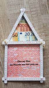 Neben dem richtkranz und der segnung des hauses spielen natürlich auch geschenke eine rolle. Geldgeschenk Geschenk Geld Haus Zollstock Mann Hausbau Geschenke Zum Richtfest Geschenk Haus Neues Haus Geschenke