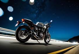 Sonhar com moto: descubra o que esse sonho diz sobre liberdade e mudanças  na sua vida! - CB zoo