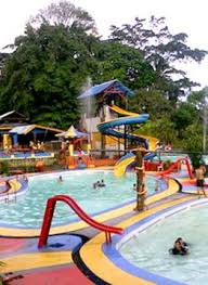 Disamping kolam yang berukuran besar tersebut juga terdapat kolam renang kecil yang lebih dangkal. Mangkubumi Waterpark Tasikmalaya 1001malam Com