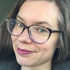 Lauri Frank's Instagram, Twitter & Facebook