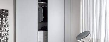 La soluzione di arredare la mansarda con armadi a muro è efficace per sfruttare al meglio ogni spazio, anche il più difficile da raggiungere in profondità e altezza. Profondita Armadio Misure E Organizzazione Interna Homify