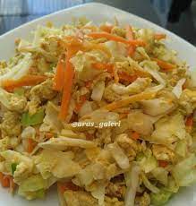 Salah satu cara yang paling khas adalah dengan menumis telur dadar beraroma ini dalam saus cokelat kental. Resep Sayur Kubis Wortel Masakan Mama Mudah