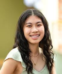 Elizabeth Tinney's Instagram, Twitter & Facebook