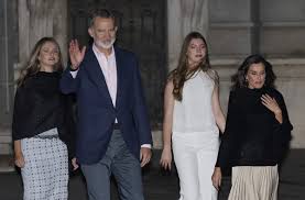 La reina Letizia hace de tripas corazón con la princesa Leonor: el paso atrás con el que asume la realidad
