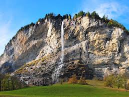 Водопад расположен практически на границе с германией, на севере швейцарии. Lauterbrunnen Shvejcariya Podrobno O Doline Vodopadov S Foto