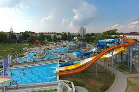 Lakóterei, akár két család lakhatását is kényelmesen biztosítja. Selyemreti Strandfurdo Miskolc Strand Strand Hu