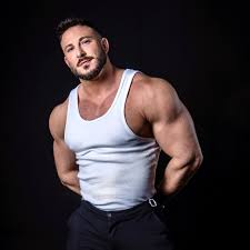 Alex Palmieri: «Ho iniziato a prostiturmi per pagare la mia musica. Grazie  a Onlyfans ho comprato casa. Oggi non ho più sogni, vivo giorno per giorno»  | Vanity Fair Italia