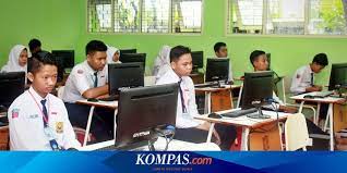 Program studi ipa meliputi bahasa indonesia, bahasa inggris, matematika, fisika, kimia, dan biologi. Un 2019 Jawa Timur Berikut 10 Smp Negeri Terbaik Peraih Nilai Un Halaman All Kompas Com
