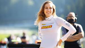 Jul 04, 2021 · diesen fahrstil muss sich flörsch allerdings erst aneignen. Renn Star Sophia Florsch Vor Le Mans Eine Frau Muss Harter Fahren Bild De