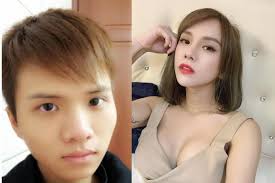 2008年開始 男扮女裝 ，並利用這樣的反差把自己扮醜或搞怪的影片上傳到 網路平台 ，曾吸引近200萬人次點閱 。. æ¾å èªªè¬å·äºåª½åª½ å°aè¾£èªæç¶åµå¾ è¶ä¾è¶å¥³æ§ å¨æ¨ Nownewsä»æ¥æ°è