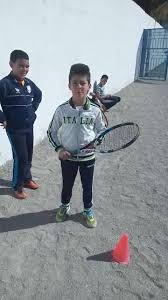 Trois personnes qui présente, fred qui lui est sur le terrain. Korba Tennis Club Home Facebook