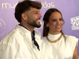 Gloria Camila da la sorpresa en plena polémica: oficializa su relación y  responde a Manuel Cortés antes de que se siente en un plató