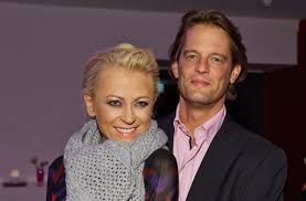 Season 1 (germany celebrity) contestants. Zweiter Auftritt Bei Das Jenny Elvers Ganz Nuchtern Panorama Stuttgarter Zeitung