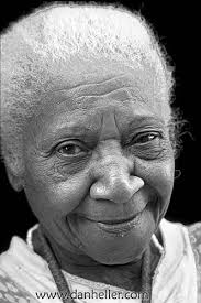 Beautiful Old Woman Black And White Photo Pin By Cathy Mullett On Wonderful Faces Women In Cuba Interesting Faces Stylish Older Women