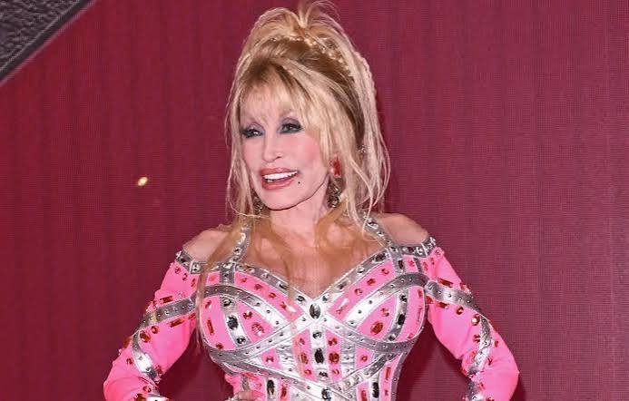 Dolly Parton Refuses to 'Tone Down' Her Look For Anyone