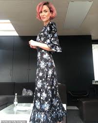 Katherine kelly (born 19 november 1979 in barnsley, south yorkshire)12 is an english actress kelly rose to prominence after portraying becky mcdonald in the itv soap opera, coronation street. Katherine Kelly Shows Off New Pink Hair After Back To Back Acting Jobs Kept Her Waiting Five Years The Us Express News