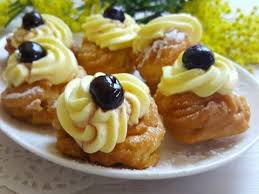 Coprite con della pellicola aderente e mettete nel forno spento con luce accesa o con funzione lievitazione a 28°c, per 30 minuti. Pin Auf Dolci Siciliani Fritti