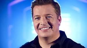 A classically trained shakespearean player, he's starred as peter pan, worked with dom joly. Daniel Evans Biography Last Fm