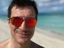 Irish actor Stuart Townsend Selling Malibu Mansion For New Life in Costa  Rica