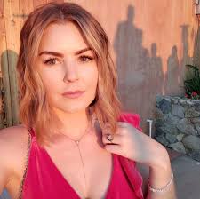 Clare McKee (@theclarebear2)