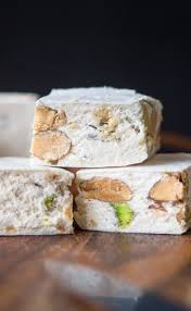 Recette Nougat Maison En Video Recette Nougat Recette Recettes De Cuisine Recette