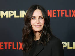 Her chocolate waves were also something to envy. Courteney Cox S Ex Husband Just Admitted Her Terrible Scream 3 Haircut Was His Idea