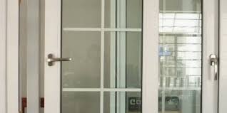 Terdapat teralis yang sederhana untuk memperkuat jendela dan sebagai pengaman. Penggunaan Kusen Pintu Aluminium Untuk Rumah Mitrakreasiutama Com Mitra Kreasi Utama Acp Kusen Aluminium Kaca Teralis Pagar Gypsum Tangga Murah Pekanbaru