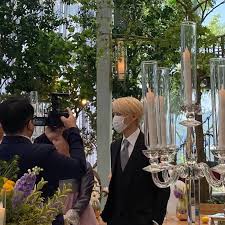 The ceremony was held in gangnam, seoul, in the presence of close family and friends. Q8vc0zu3m1v M