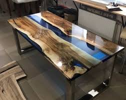Table A Manger En Resine D Epoxy De Bois D Olive Etsy Resin Table Live Edge Dining Table Wood Resin Table