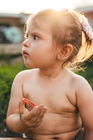 Little Baby Girl Dirty Face Dirty Body Looking Camera Pointing — Stock  Photo © dekazigzag #606993360