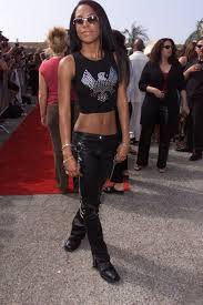 Американская певица, танцовщица, модель и актриса. Aaliyah S Best Outfits Popsugar Fashion