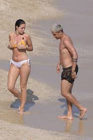 He's trying to lift oriana up with his wrist and needs to put his forearm further forward, read one reply. Oriana Sabatini And Paulo Dybala Mykonos 07 26 2018 Celebmafia