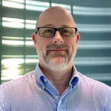 🔽 𝐒𝐭𝐨𝐫𝐲: A client sat down and said, “It's weird—I don't hate my job.  I even respect my boss. But every Sunday night, I get this sense that I'm  shrinking.” We traced