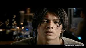 verse 1 waktu terasa semakin berlalu tinggalkan cerita tentang kita akan tiada lagi kini tawamu 'tuk hapuskan semua sepi di hati. Lyrik Lagu Noah Semua Tentang Kita Download