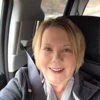 Robyn Walton's Instagram, Twitter & Facebook